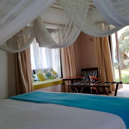 Jacaranda Indian Ocean Beach Resort Diani Beach Kültér fotó